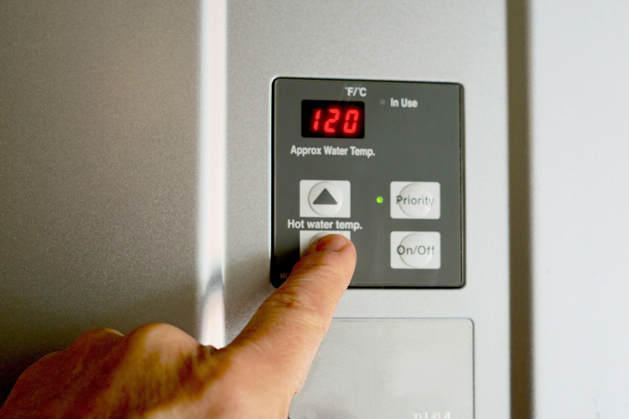 Plumbing Blog Post: The Benefits of Switching to a Tankless Water Heater